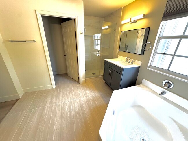 Building Photo - 3565 Danbury Ct