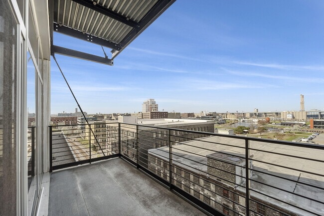 Building Photo - 106 W Seeboth St