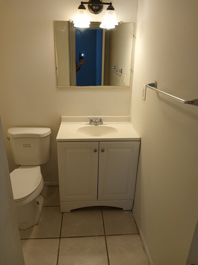 Building Photo - 1424 Holden Ave