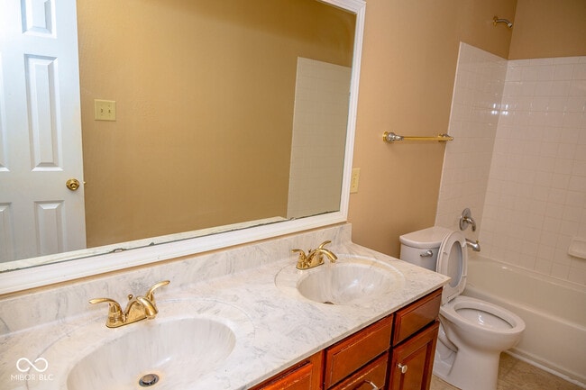Building Photo - 10634 Cyrus Dr