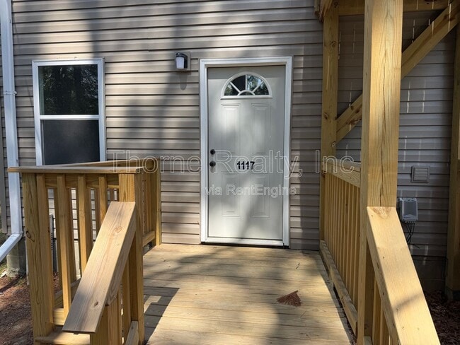 Building Photo - 1117 E Grand Ave