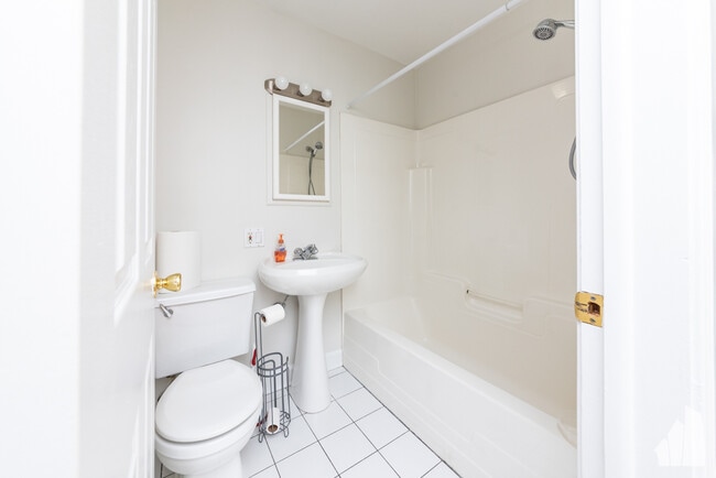 Building Photo - 2428 W Carmen Ave