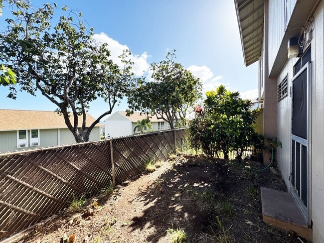 Building Photo - Recently Refreshed Makakilo Condo