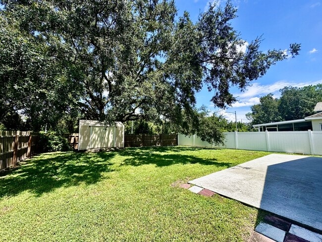 Building Photo - 9606 Chandon Dr