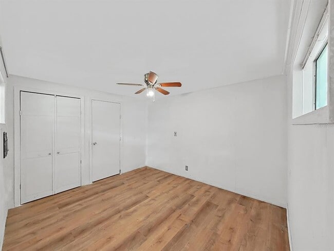 Building Photo - 7332 Sealawn Dr