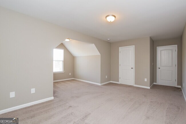 Building Photo - 580 Fieldcrest Dr