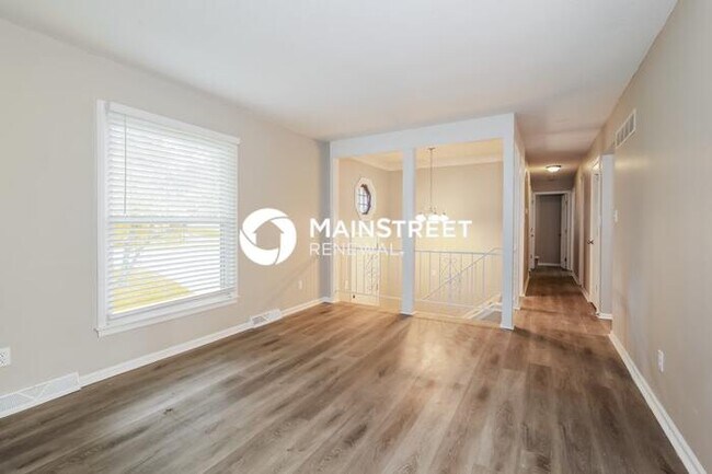 Building Photo - 3 Bedroom Pet-Friendly Home in Parkville, MO with Main Street Renewal