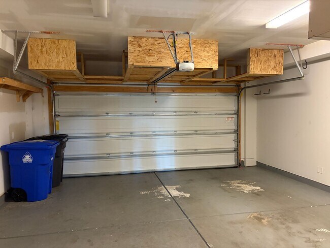 Building Photo - Midtown Townhouse