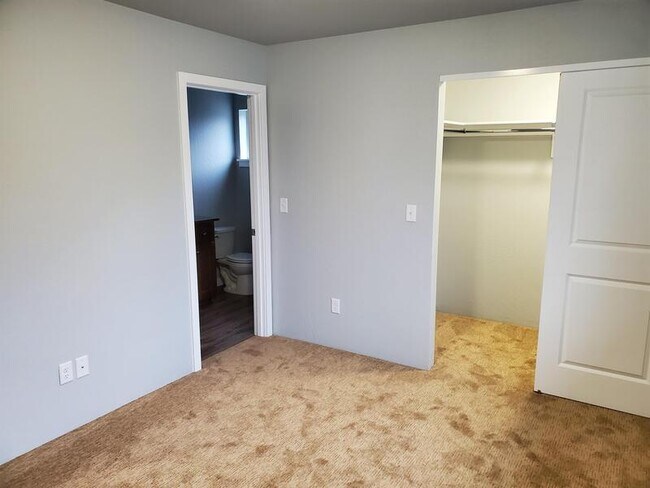 Building Photo - 220 Cheryl Ln