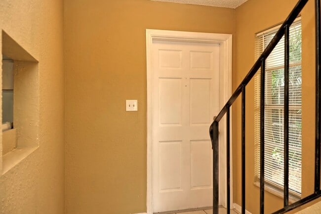 Building Photo - Spacious 2/2 Maitland Townhome with large ...