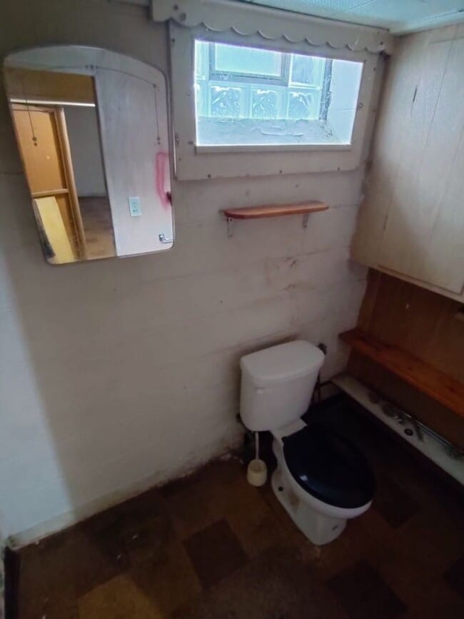 Building Photo - Beautiful, sprawling, brick ranch - $1700/mo