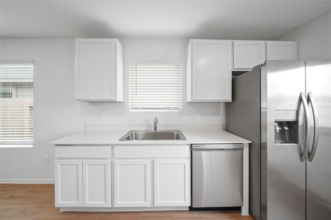 Building Photo - 1440 Las Cuevas Dr