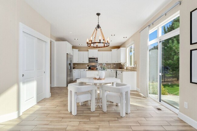 Building Photo - Evolve Real Estate: Evolve Real Estate: Meticulous Executive 4 Bedroom Plus Den Plus Finished Bas...