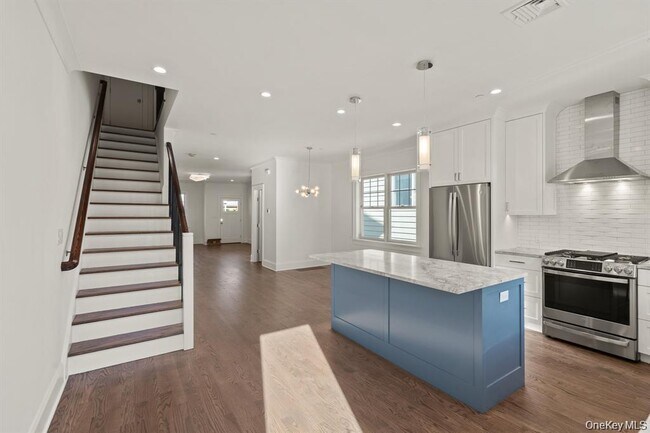 Building Photo - 31 Maple Ave
