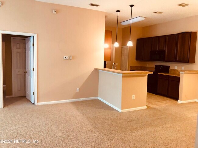 Building Photo - 7053 Snowy Canyon Dr