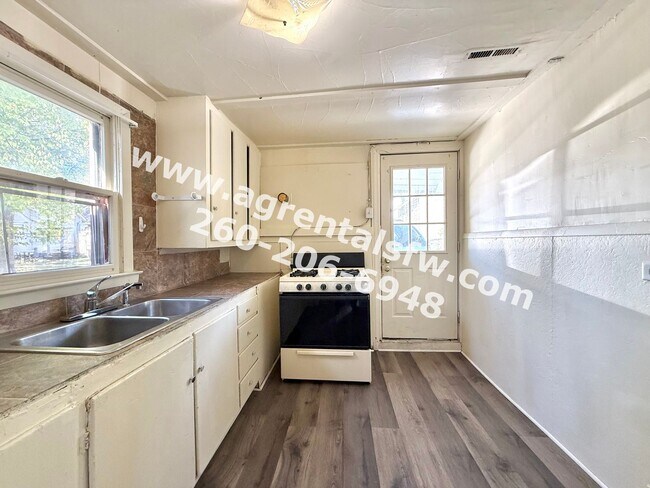 Building Photo - 2014 Cortland Ave