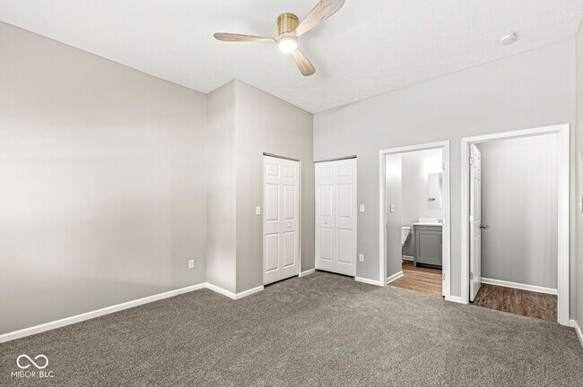 Building Photo - 2345 N Kenwood Ave