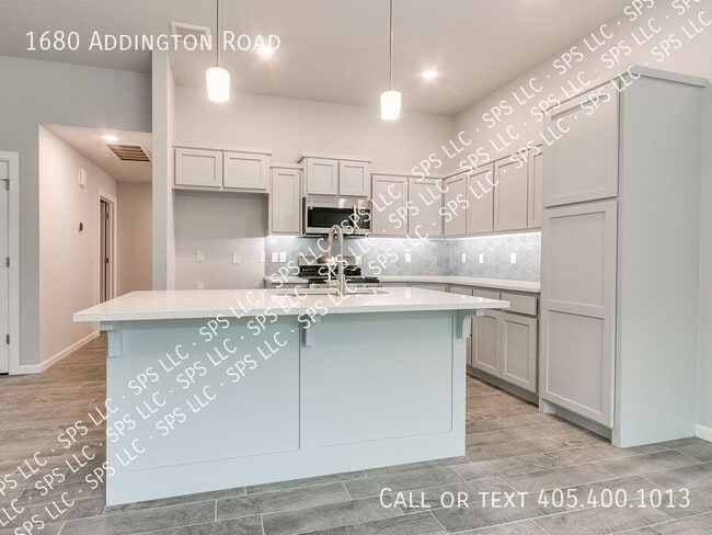 Building Photo - 1680 Addington Rd