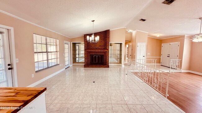 Building Photo - 301 Nesbitt St