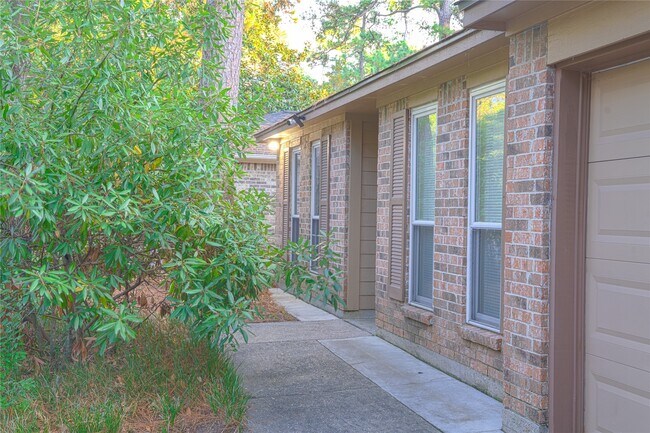 Building Photo - 36 S High Oaks Cir