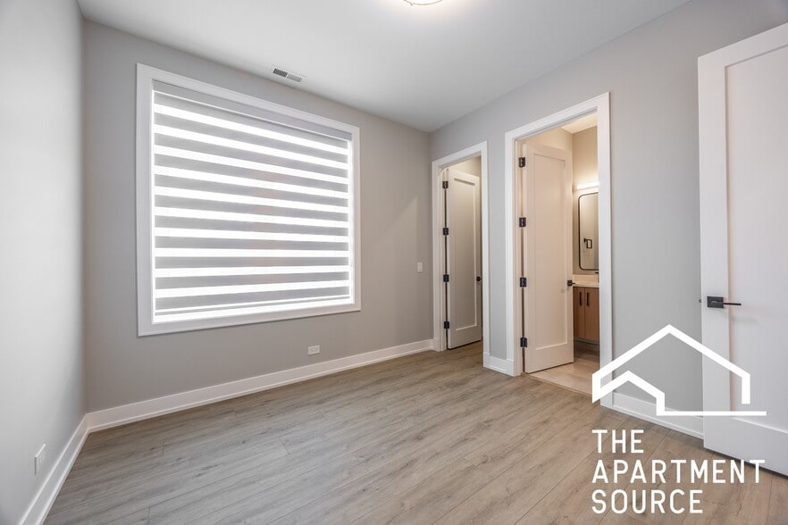 Building Photo - 3738 S Calumet Ave