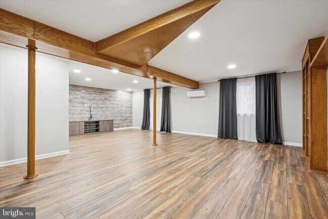 Building Photo - 42 Golf Club Dr