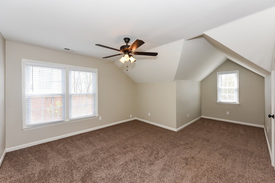 Building Photo - 4340 Cambridge Dr