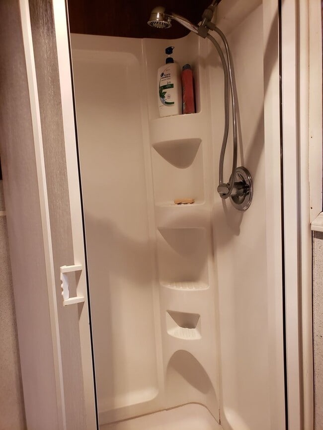 Building Photo - Cozy 3 Bedroom 2 Bath With Bonus Loft