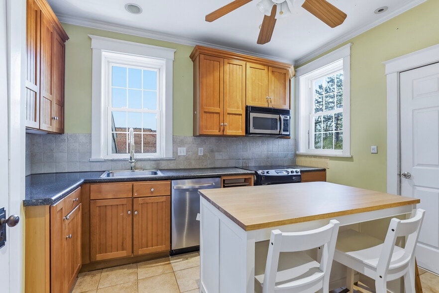 Building Photo - 7106 Forsyth Blvd