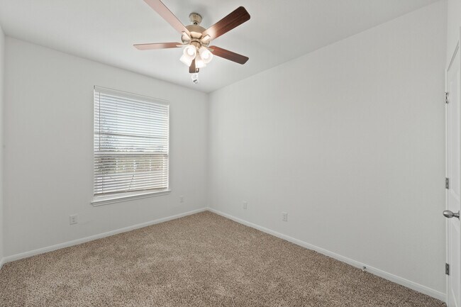 Building Photo - 8014 Timber Holw Ln