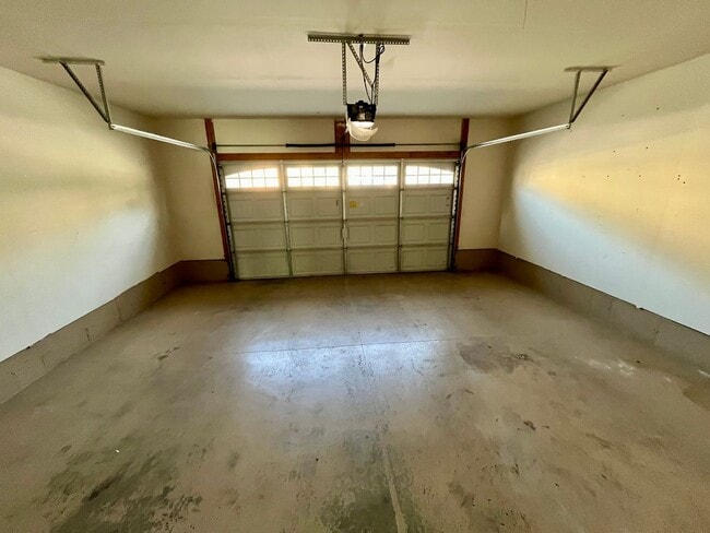 Building Photo - Lovely townhome for rent in Orem
