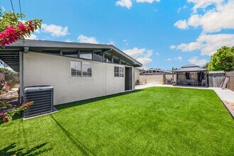 Building Photo - 1048 N Hermosa Dr