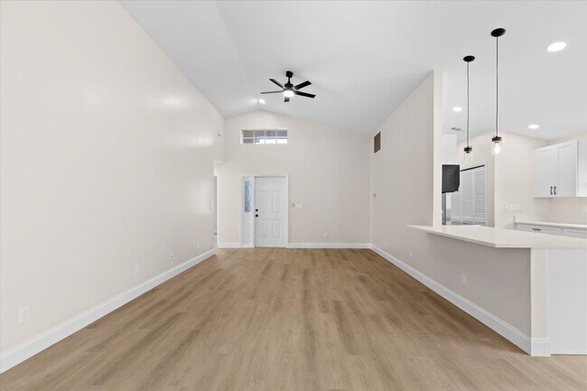 Building Photo - Sabal Springs Blvd