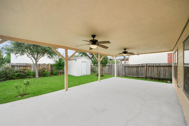 Building Photo - 7611 Legacy Pines Dr
