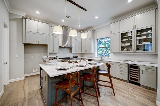 Building Photo - 505 Reinicke St