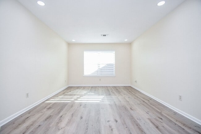 Building Photo - 3243 Ashlock Dr