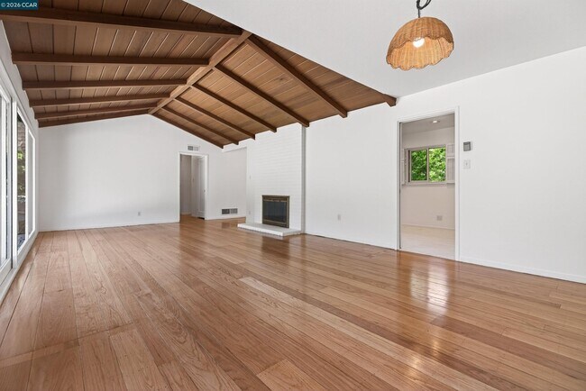 Building Photo - 39 Donna Maria Way