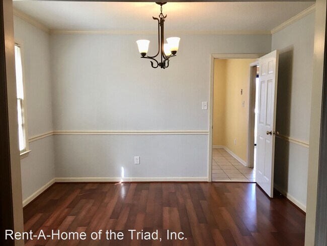 Building Photo - 3 br, 2.5 bath House - 4815 Tower Road E