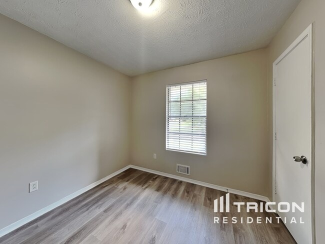 Building Photo - 5708 St Thomas Dr