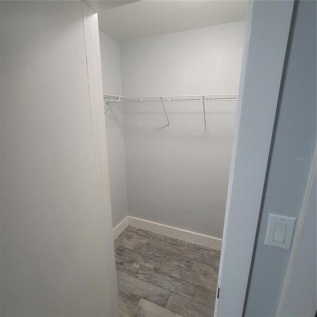 Building Photo - 409 S Lakeland Ave