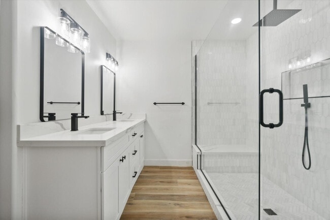 Building Photo - 8525 E Clarendon Ave