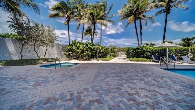 Building Photo - 6515 Collins Ave