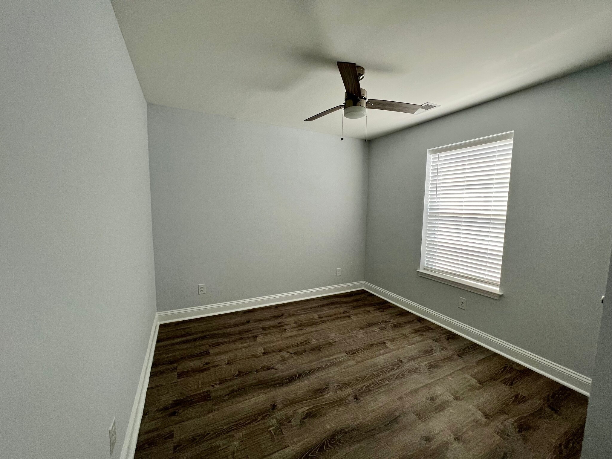 Building Photo - 609 37th Ave N