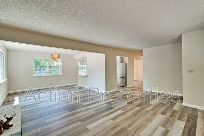 Building Photo - 67 Holbrook Ln