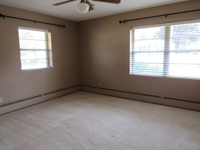 Building Photo - 1012 16th 1/2 St