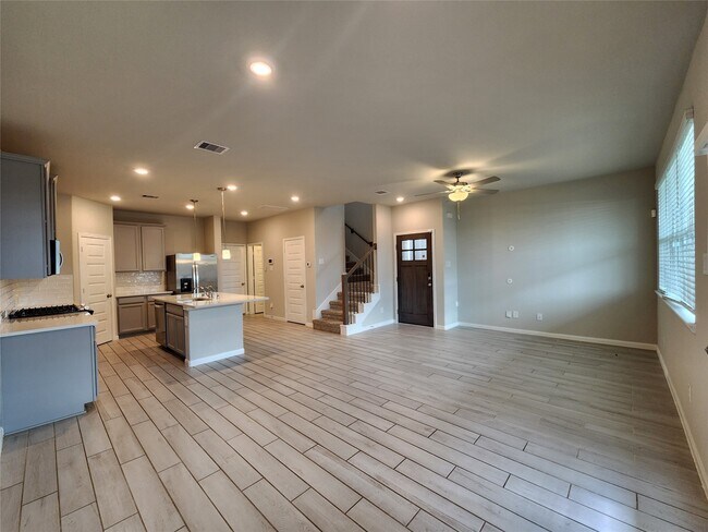 Building Photo - 1513 Lakeline Oak Dr