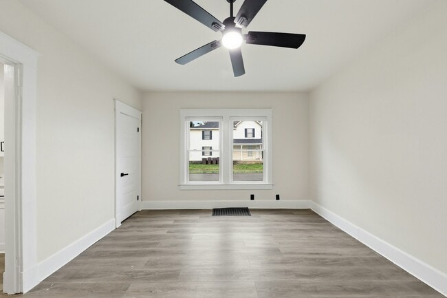 Building Photo - 1400 Woodlawn Ave
