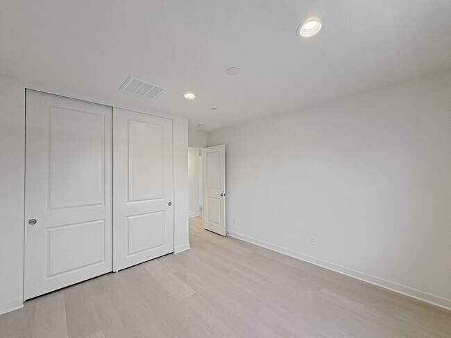 Building Photo - Stunning 4B/2.5BA New Build Home in Oceans...