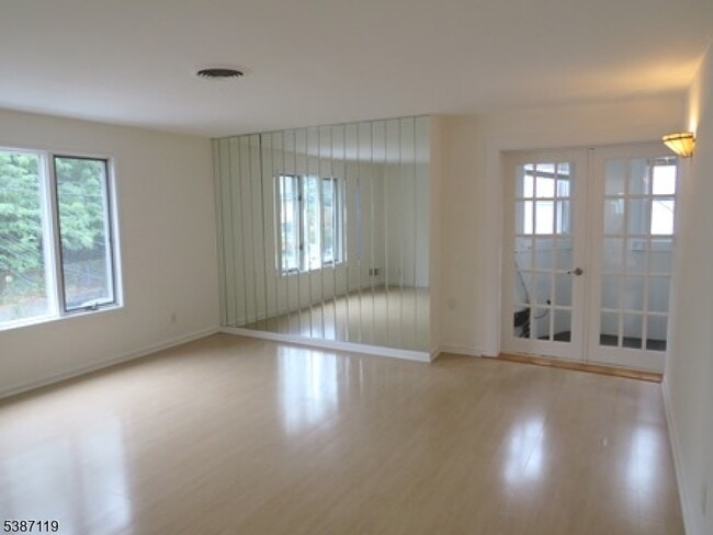 Building Photo - 84 Corabelle Ave