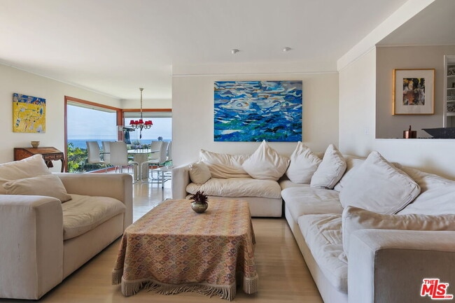 Building Photo - 1166 Las Pulgas Pl